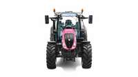 New Hollands traktor bär ledartröjan på Giro d'Italia