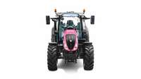 New Holland-tractor draagt leiderstrui tijdens Giro d’Italia