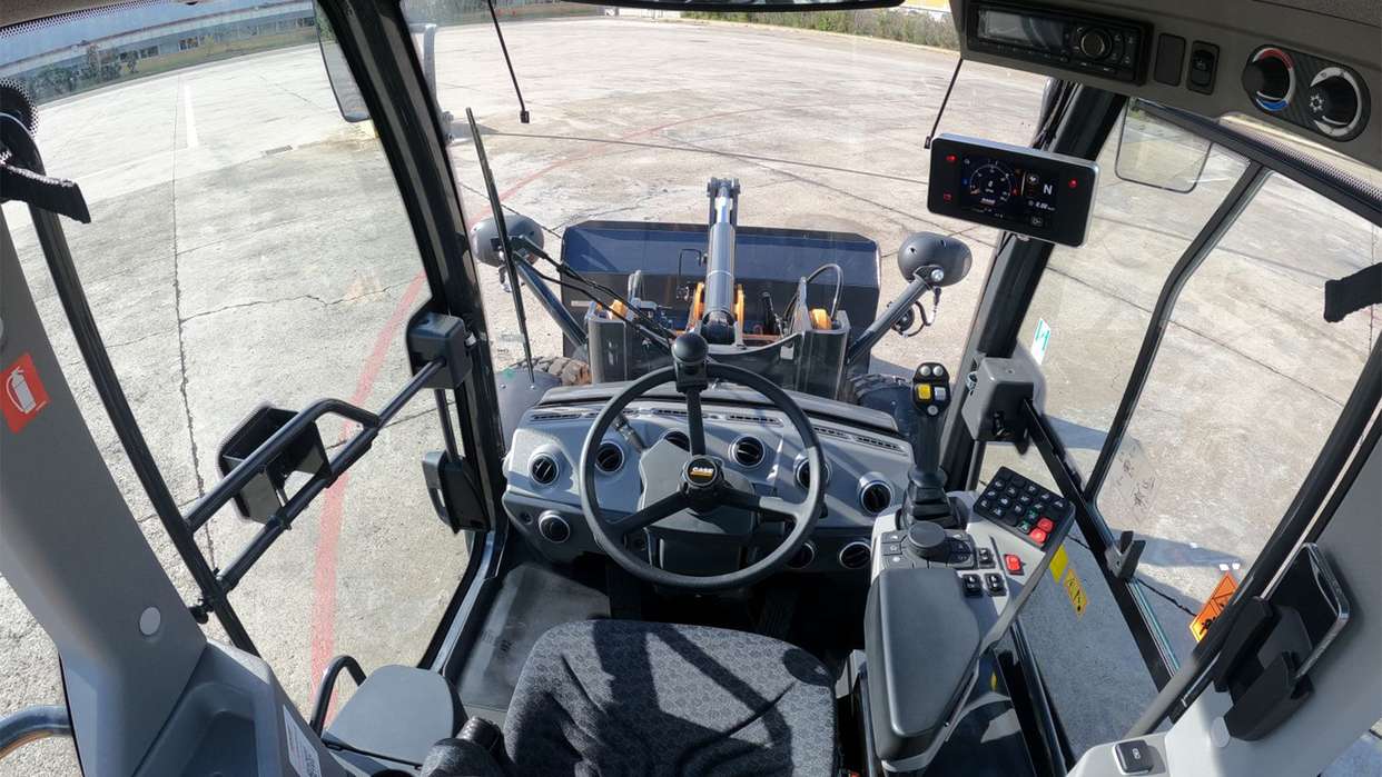 CASE Construction Equipment amplia la gamma compatta con la nuova terna da 55 kW, il nuovo mini track loader elettrico e importanti aggiornamenti alla gamma di pale gommate compatte