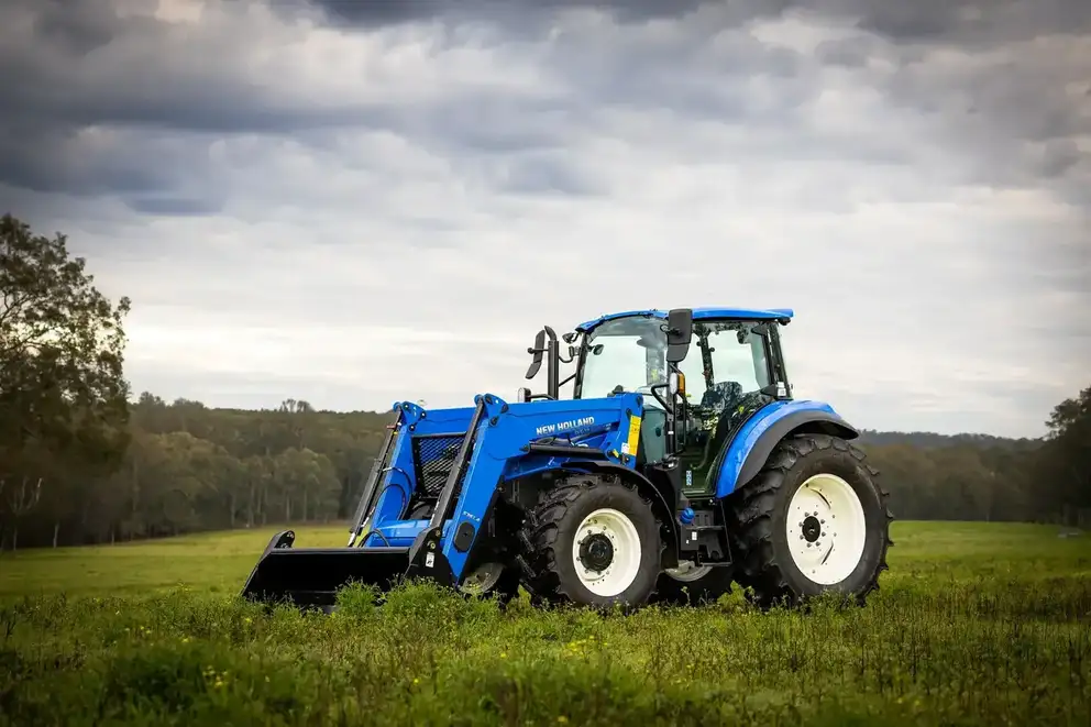 New Holland T5 Dual Command puts farmer comfort and producti_731965.jpg