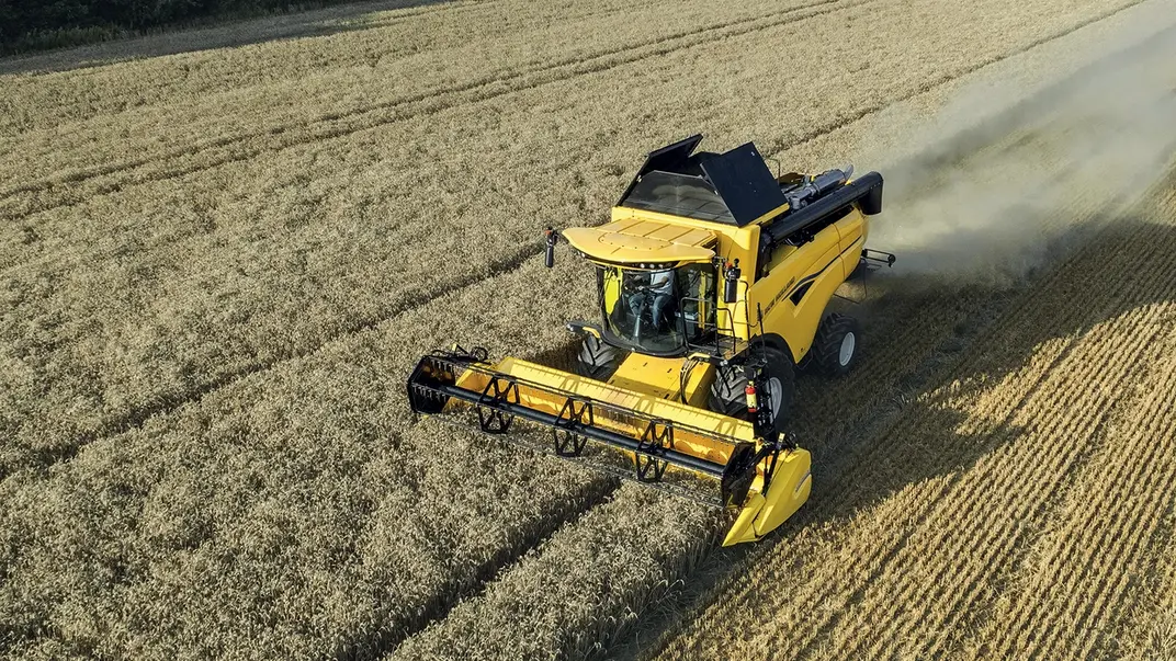 New Holland : Une moissonneuse-batteuse hybride de CR et CX