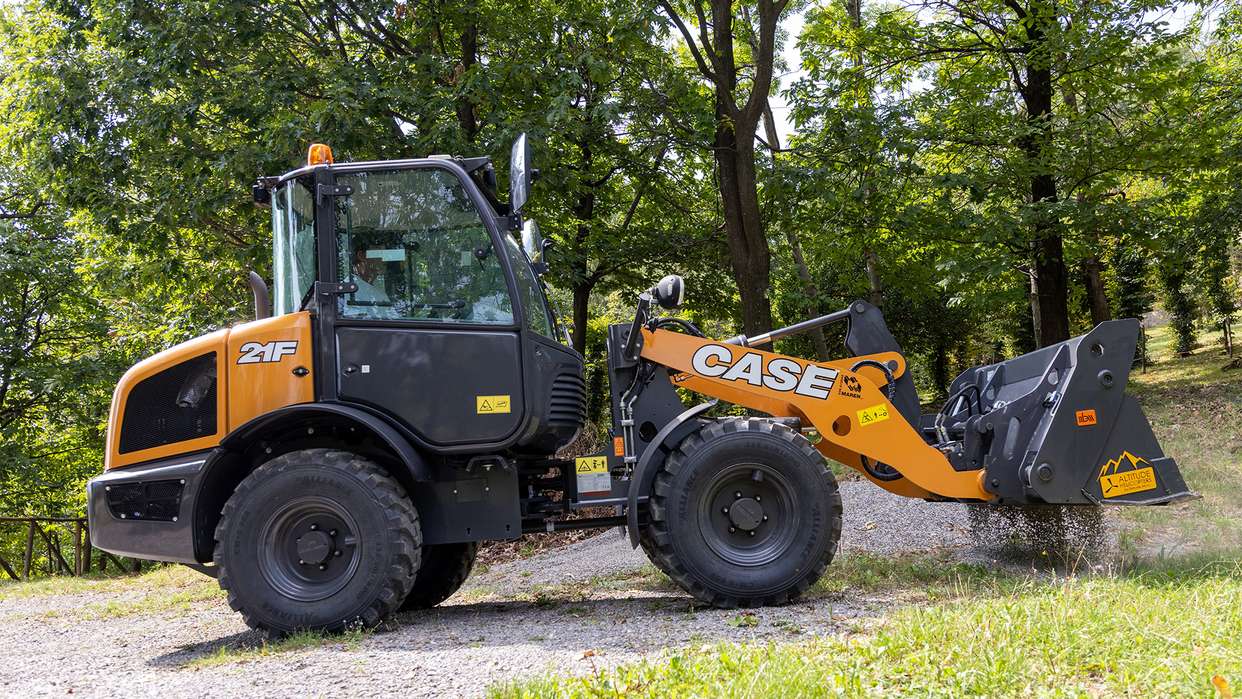 CASE Construction Equipment nawiązuje współpracę z alpinistą Simone Moro, aby zabierać kompaktowe maszyny tam, gdzie niewiele maszyn budowlanych może dotrzeć