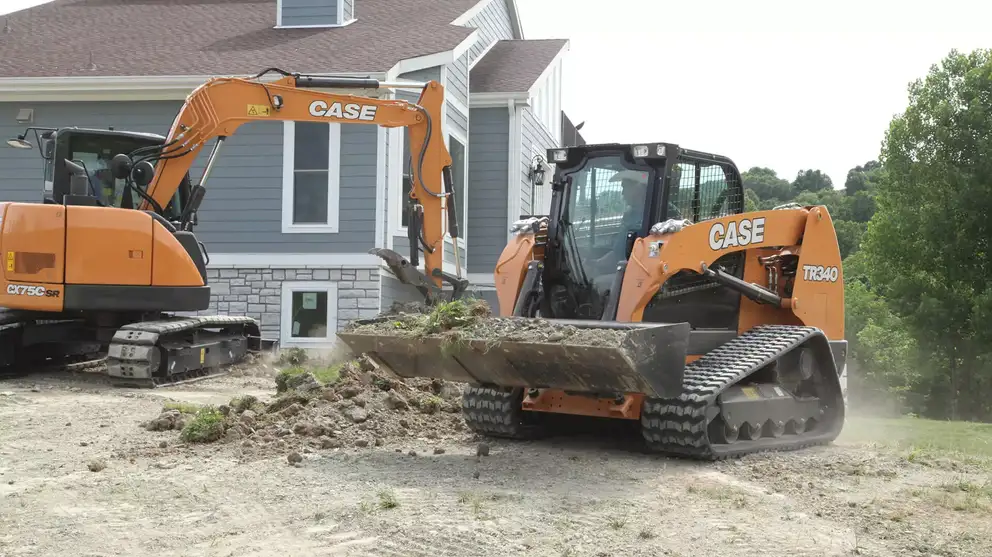 Jon_Pardi_and_Dad_Working_at_House_1920