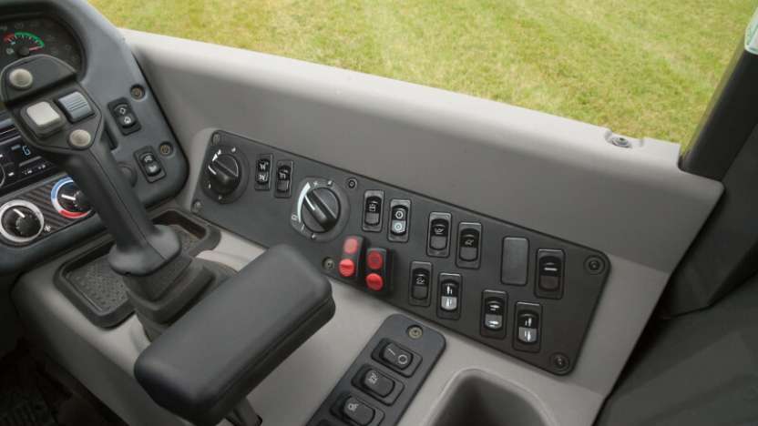 compact wheel loader cab and controls