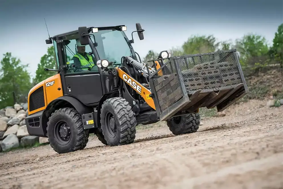 CASE 121F Compact Wheel Loader  | CASE Construction Equipment