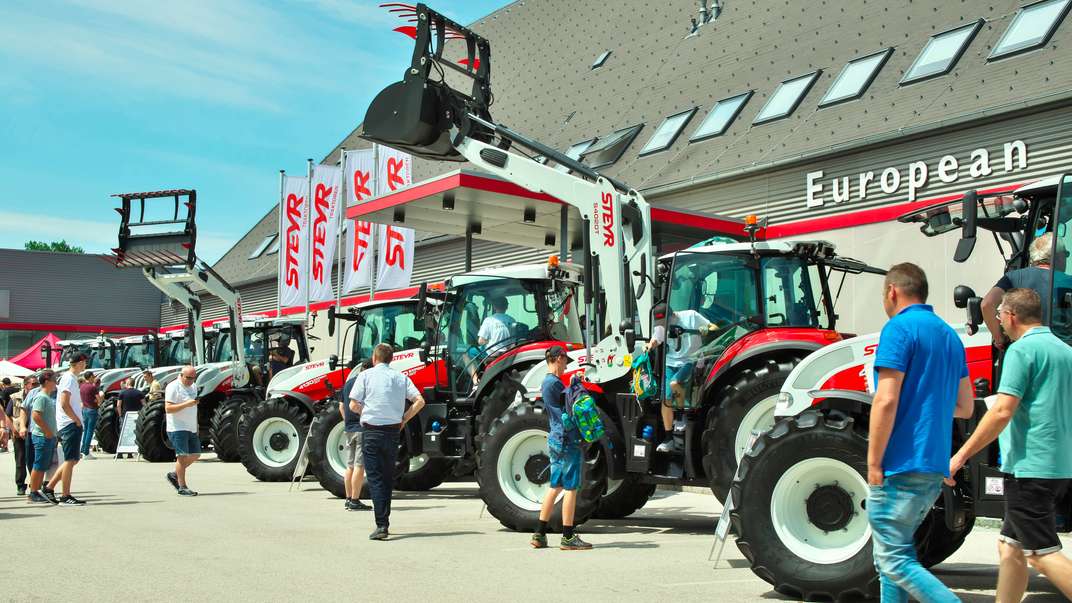 STEYR_Open_Days_Tractors_on_display.jpg