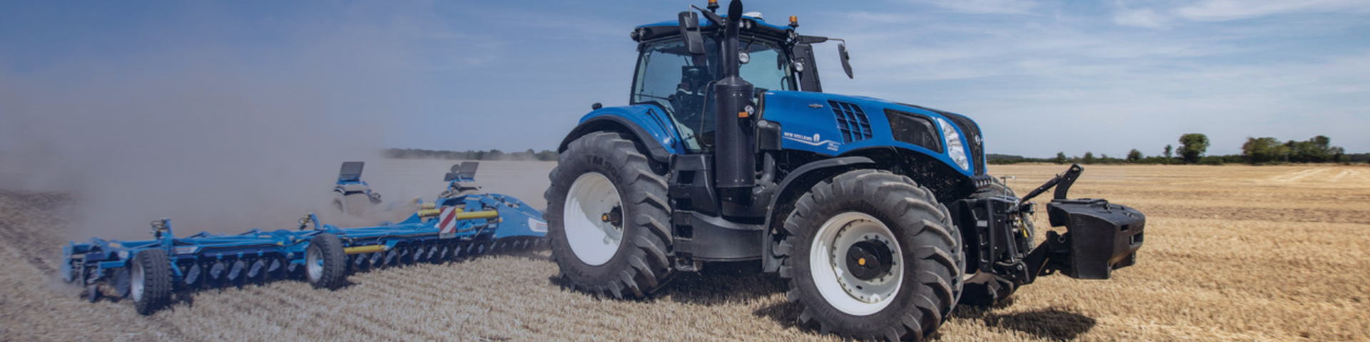 New Holland T8 tractor with PLM intelligence working in field