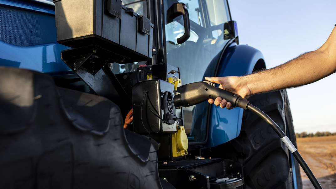 New Holland T7 au méthane et tracteur T4 électrique et autonome