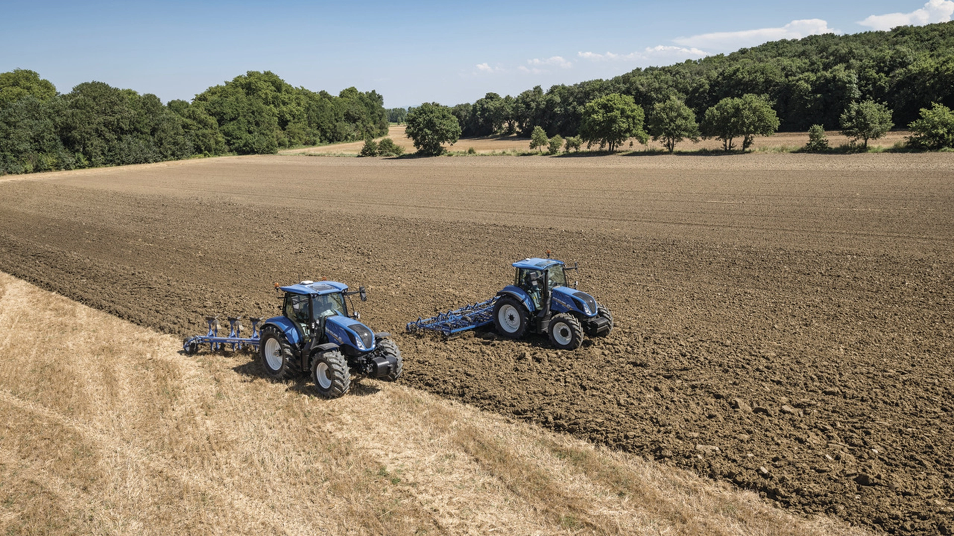 New Holland's Tractor with 6 furrow plough on field