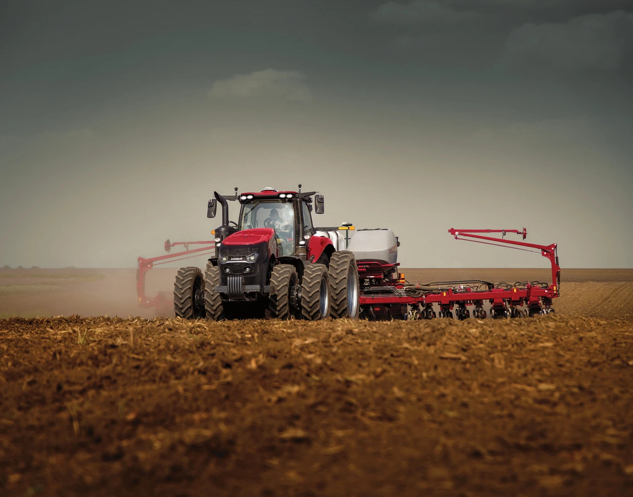 Magnum 405 pulling early riser planter if broad field