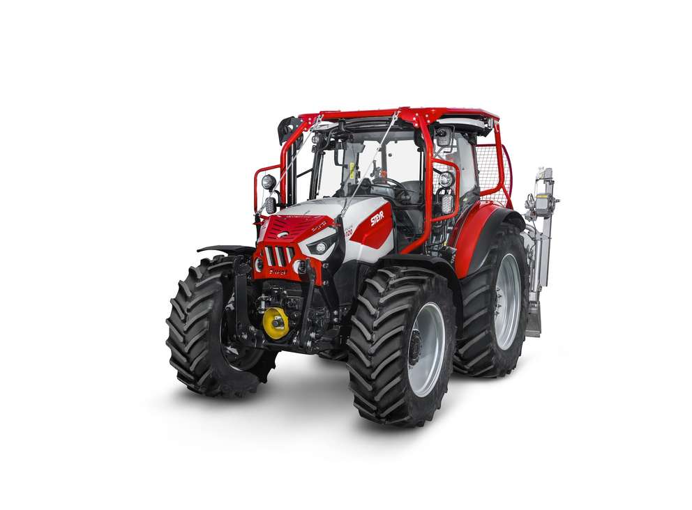 STEYR_Plus_4120_Forestry_DSCF7802_studio_out_030326_II.jpg