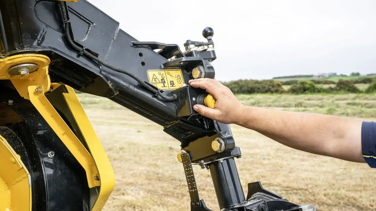 ULTRAFEED™ GRASS PICK-UP - Safety at heart