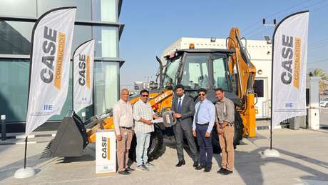 CASE Construction Equipment and IIE Reinforce Strong Market Presence in Oman with Exclusive Customer Event and Machine Handover