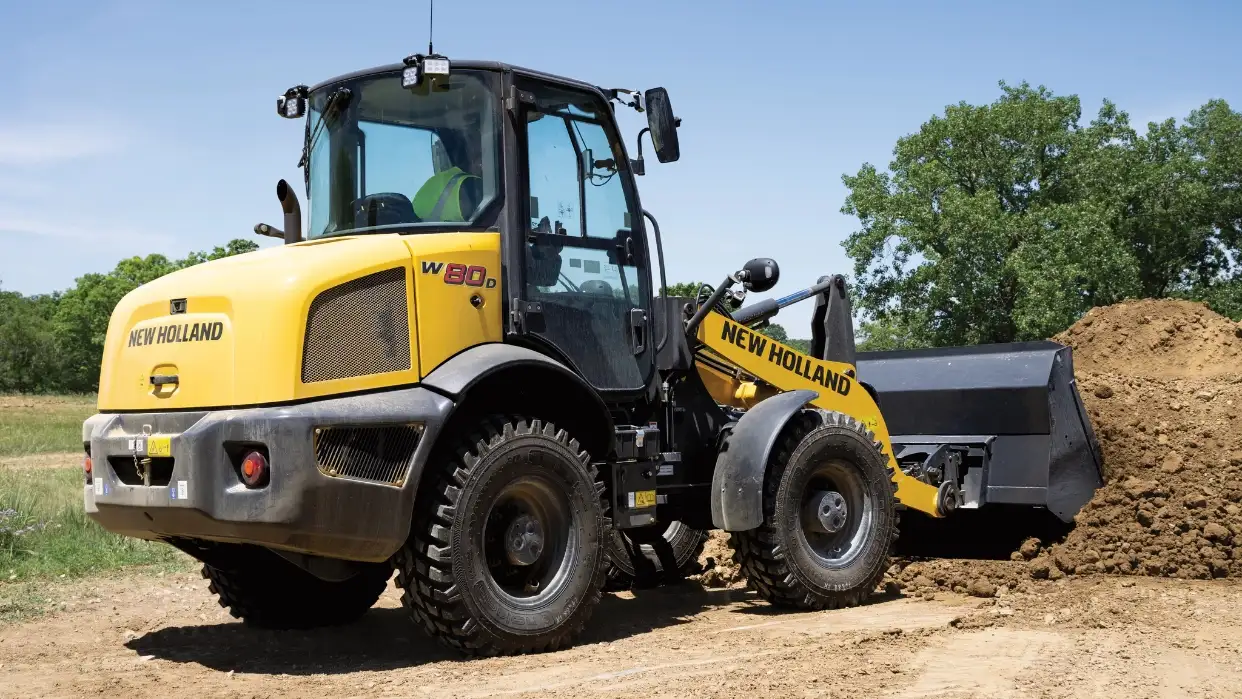 W80D compact wheel loader from behind.