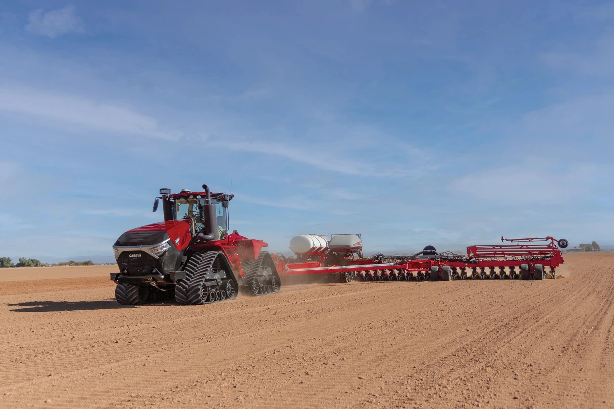 Steiger 715 pulling early riser 2160slant view