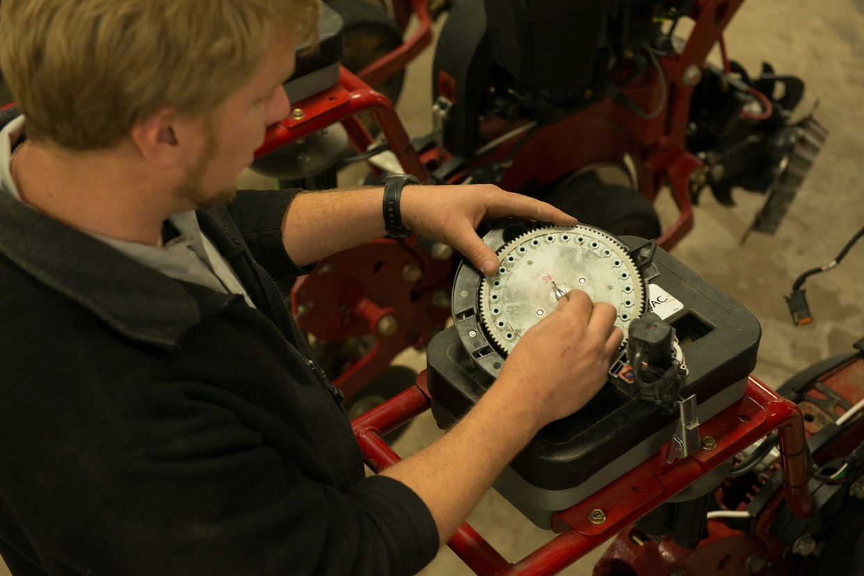 Tractor Planter: 2000 Series Early Riser | Case IH