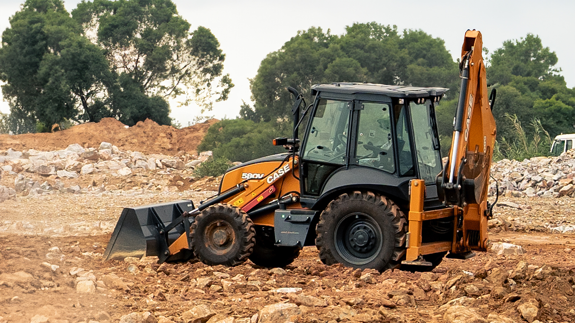 CASE 580V Backhoe Loader