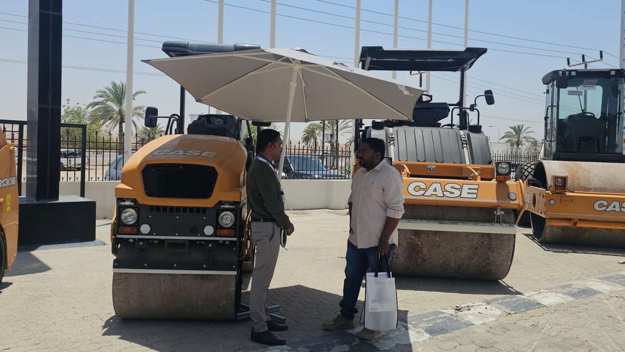 CASE Construction Equipment and IIE Reinforce Strong Market Presence in Oman with Exclusive Customer Event and Machine Handover