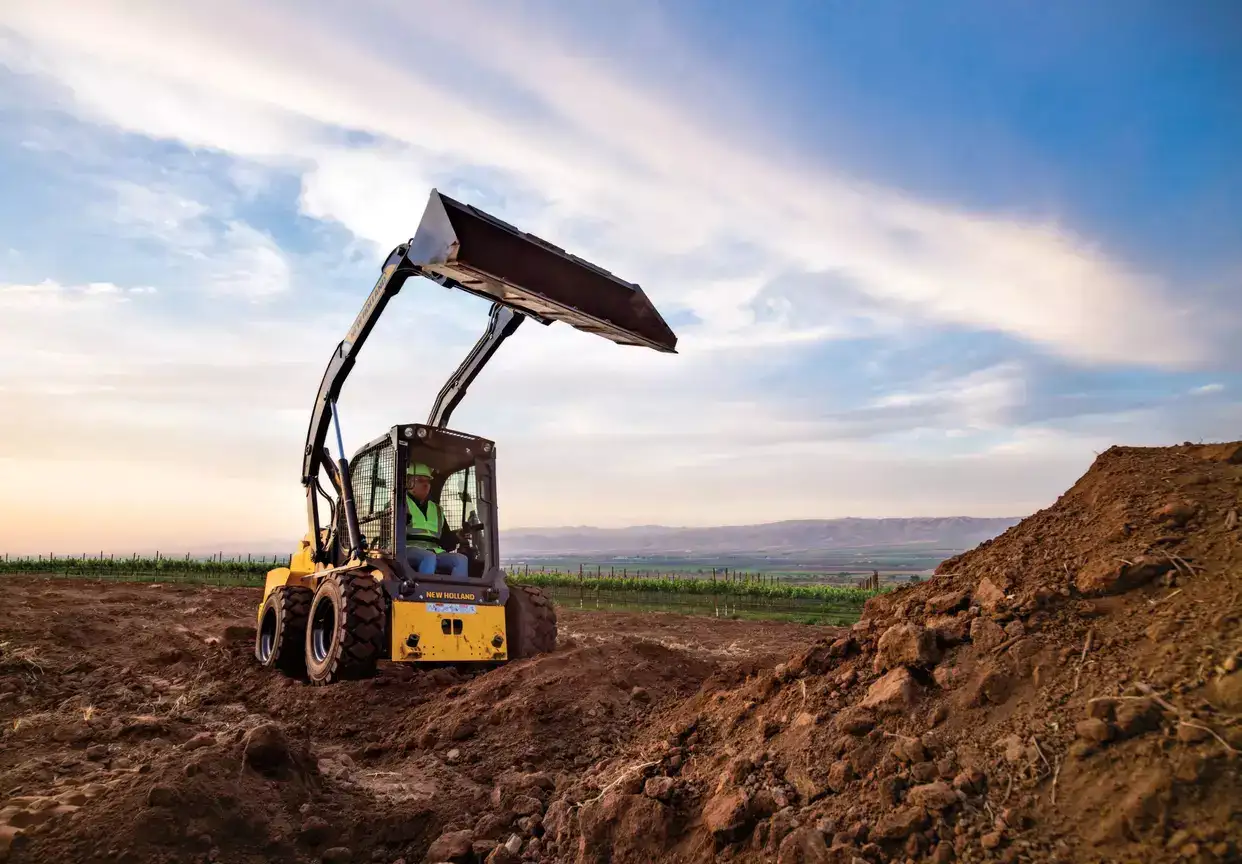 L328 Skid Steer Loader | New Holland