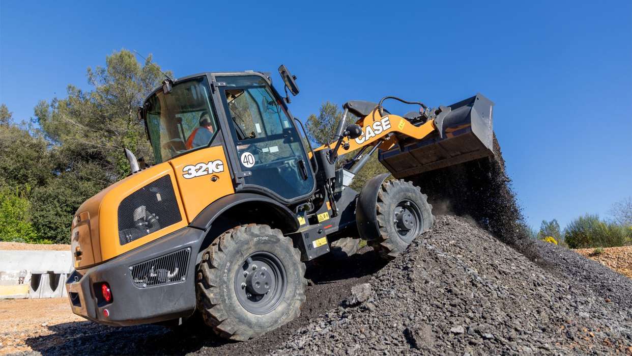 CASE Construction Equipment amplia la gamma compatta con la nuova terna da 55 kW, il nuovo mini track loader elettrico e importanti aggiornamenti alla gamma di pale gommate compatte