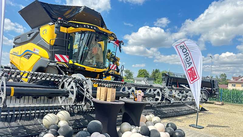 Pierwszy kombajn New Holland CR11 w Polsce – uroczyste przekazanie u dealera Agros Wrońscy