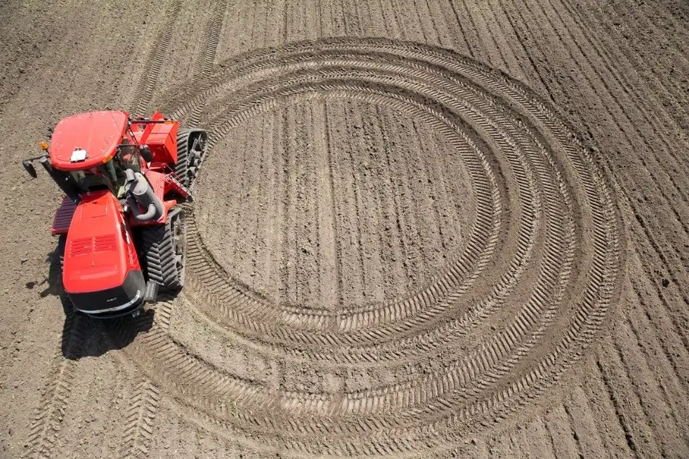 Steiger quadtrac drawing circles in dirt