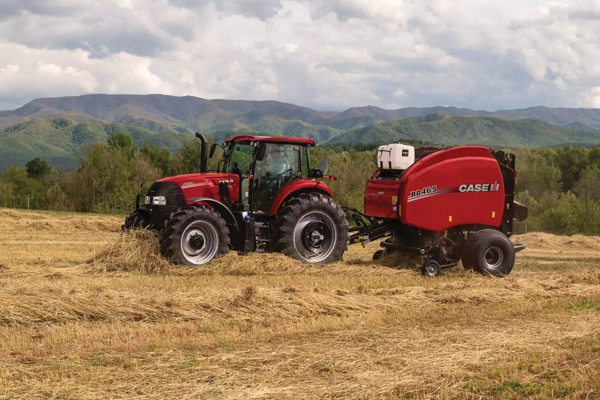 Farmall_Utility_140A_and_RB465_850_2613_08-21