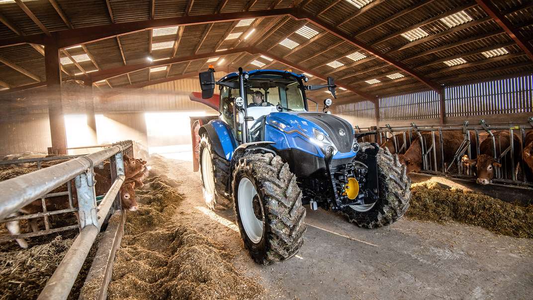 Fresh styling outside, new features within: the next generation New Holland T5 Dual Command tractor