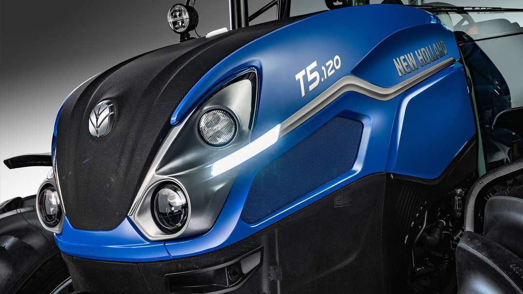 Nuovo stile all'esterno, nuove funzionalità all'interno: il trattore New Holland T5 Dual Command di nuova generazione