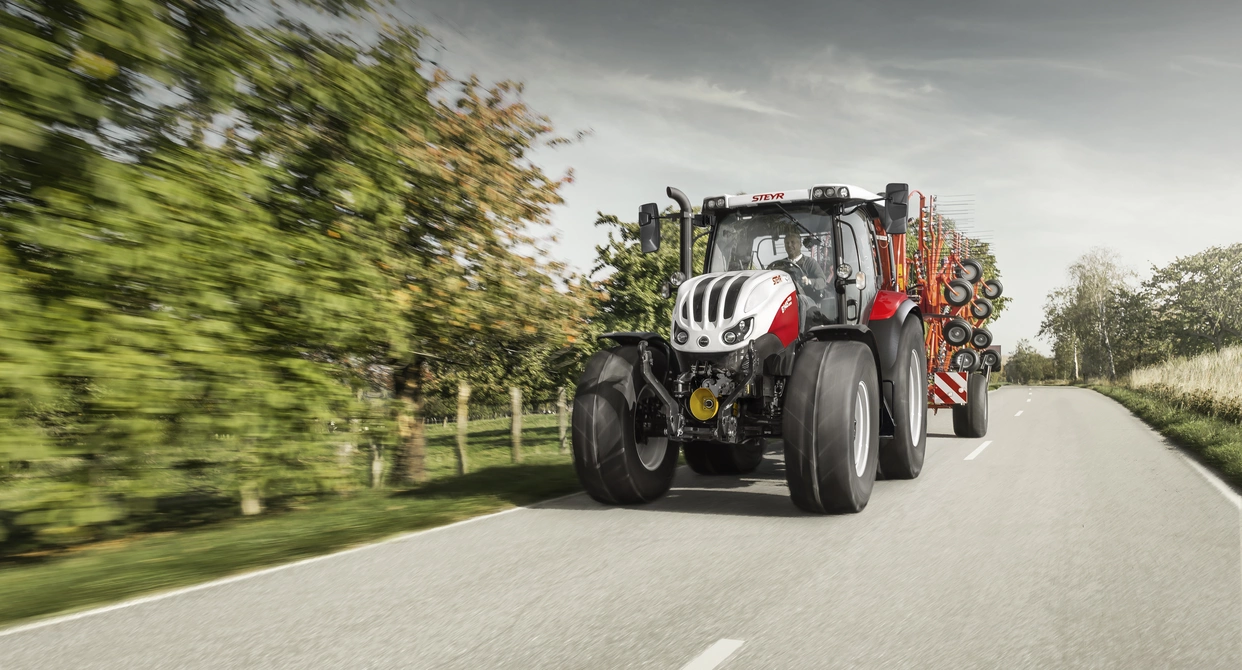 NEW 6340 TERRUS CVT TAKES FLAGSHIP STEYR® TRACTOR RANGE TO THE NEXT LEVEL  OF POWER