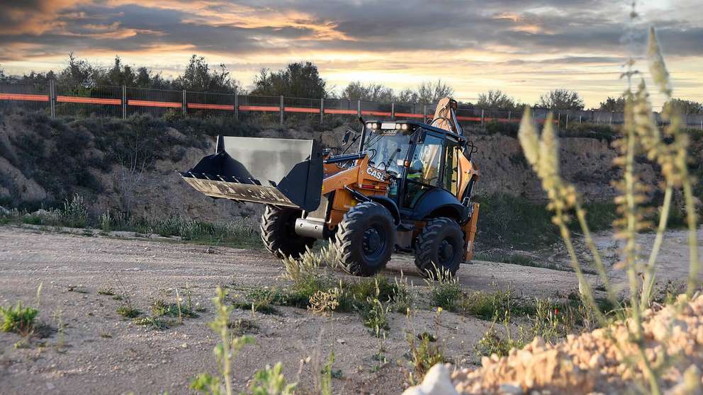 CASE Introduces New V-Series Backhoe Loaders: Enhanced Performance and Operator Comfort