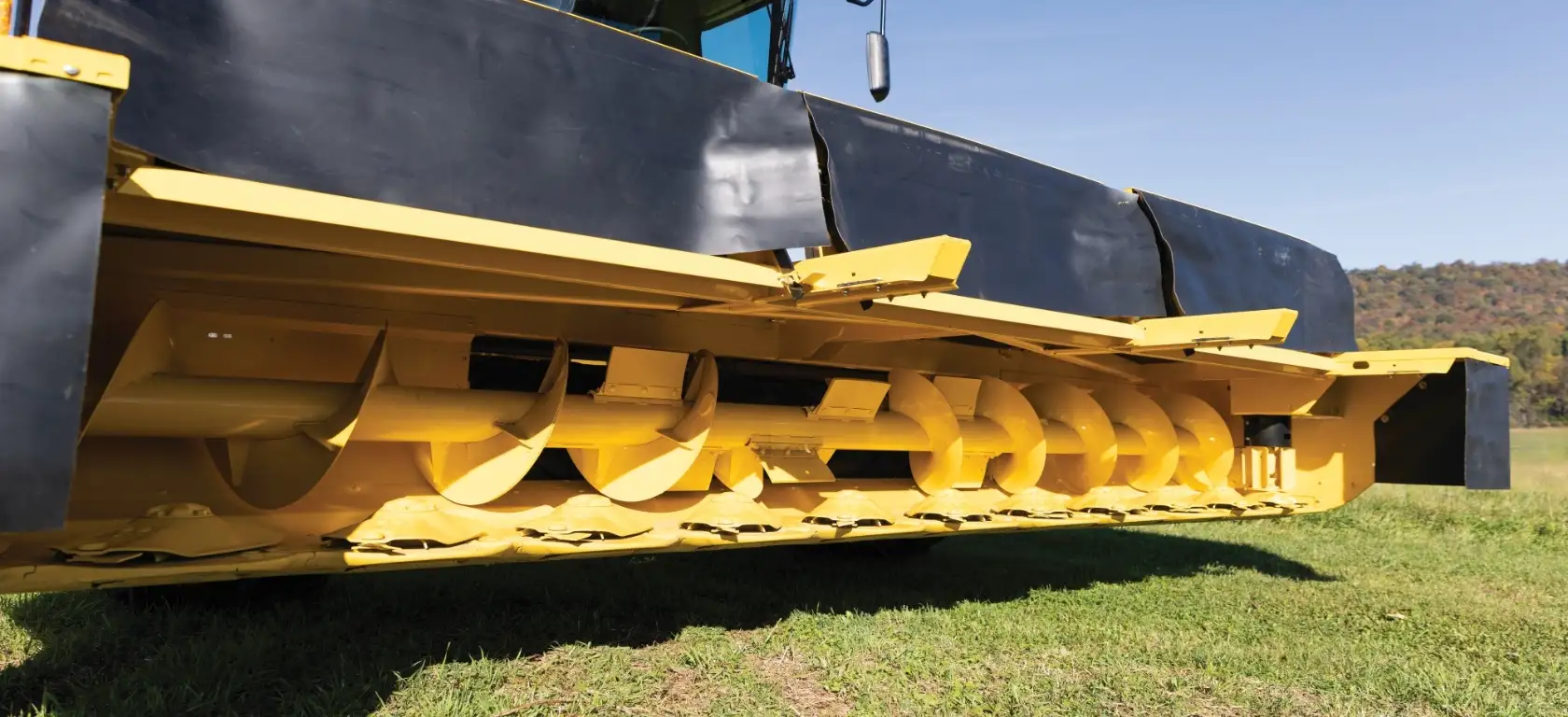 Windrower Header constant flow auger