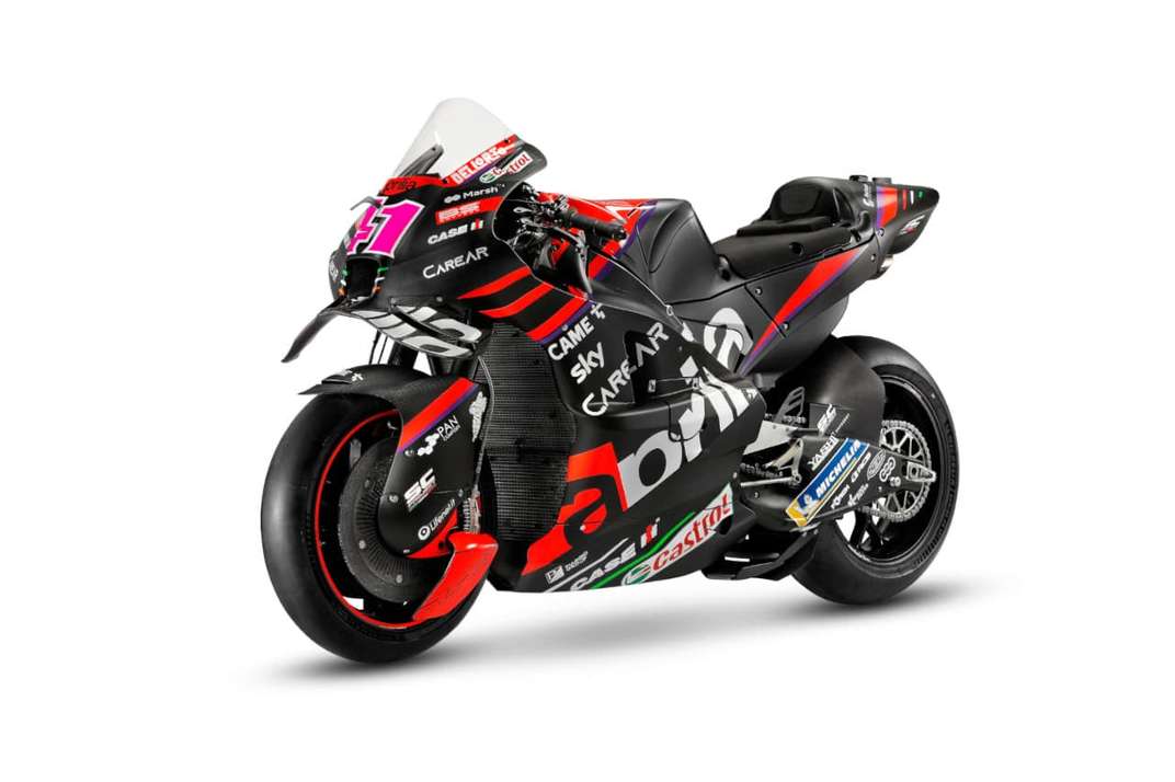 CASE IH_Sponsorship Aprilia Racing_New Bike_ph@Aprilia Racing_margin