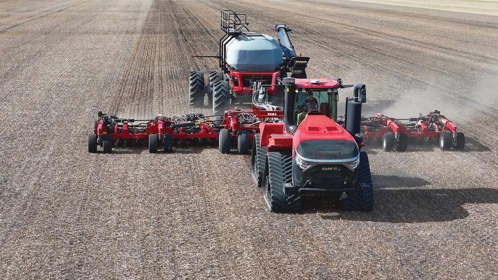 Steiger 715 Air Cart Working working a field