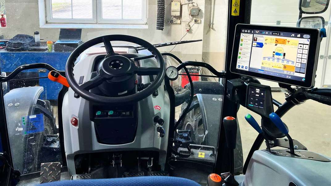 Nowoczesne rolnictwo w praktyce – New Holland wspiera edukację w Zespole Szkół CKU w Gronowie