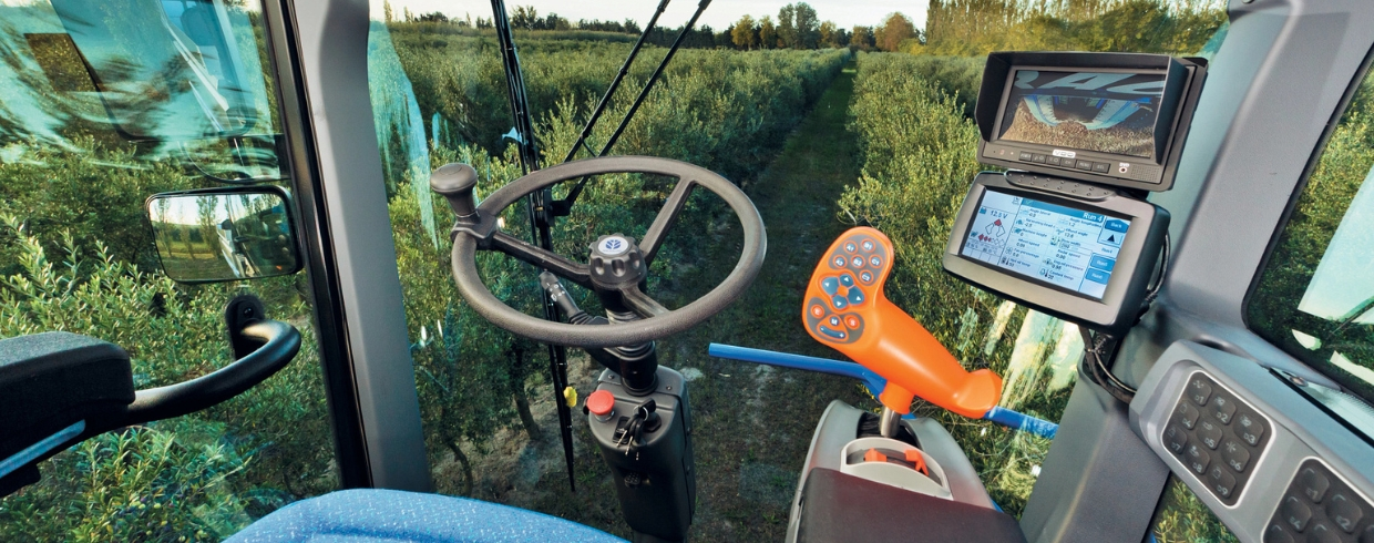 braud-9090x-olive-harvester-cab-01