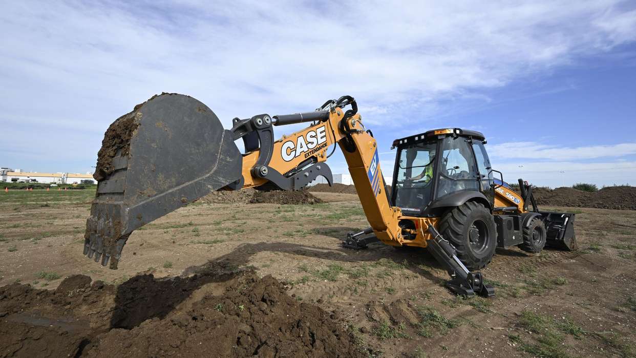  CASE 580EV Electric Backhoe Loader Earns GOOD DESIGN® Award