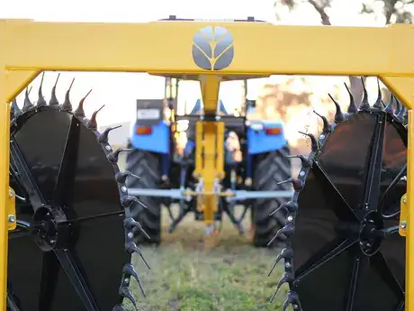 DuraVee & DuraVee Plus trailing rake model close up shot