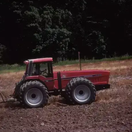 1980_International-Harvester-Tractor.jpg