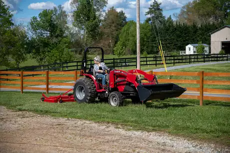 Farmall_Compact_40A_L340A_and_RR90_1415_08-21.jpg