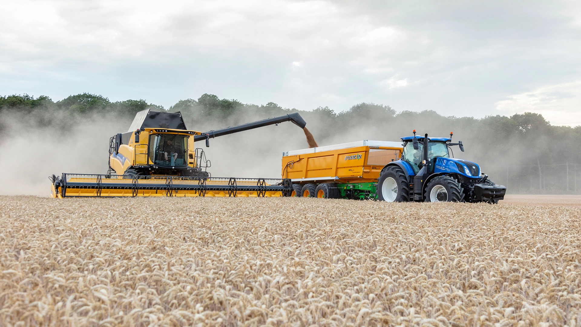 T7 Heavy Duty With PLM Intelligence Tractor efficiently operating in a farming environment