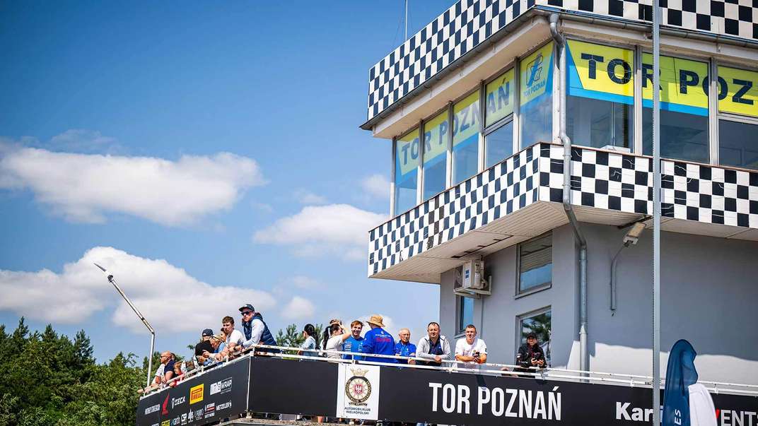 New Holland na Torze Poznań: dwa wyścigowe weekendy i kolejne sukcesy Macieja Bernacika