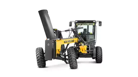 foto de estúdio da motoniveladora RG140.B EVO New Holland destacando a traseira e lateral