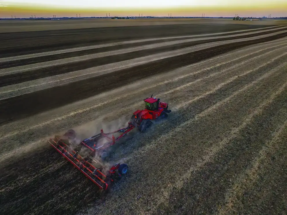 A Steiger 785 Quadtrac with Speed Tiller 475 with Soil Command technology.