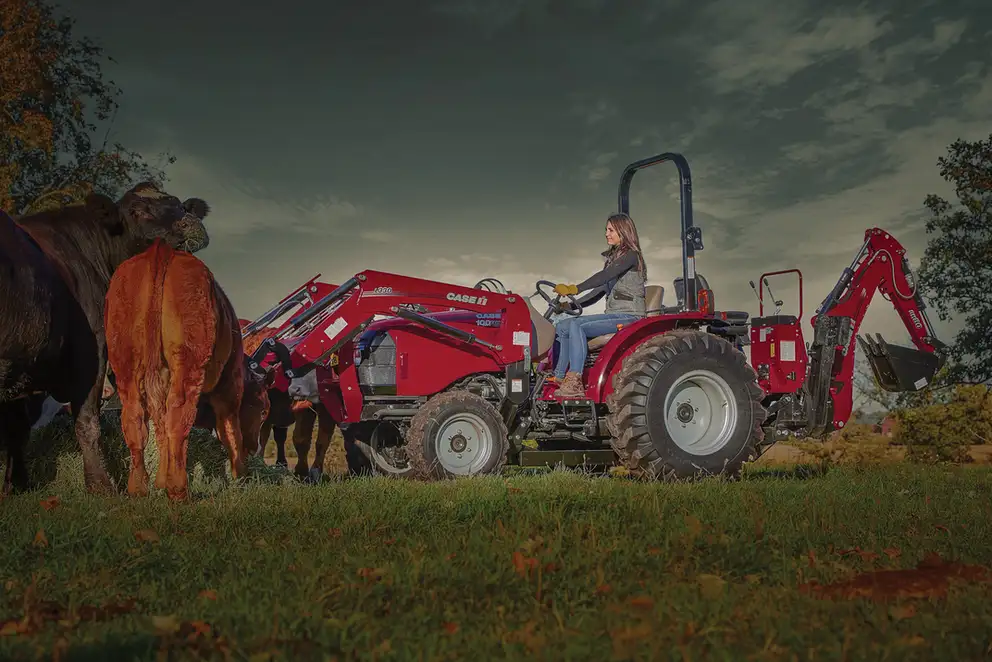 Farmall_Compact_25A_L330_BH80_396_PET_01-24_Branded.jpg