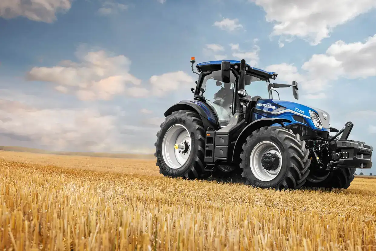Blue New Holland T7 SWB next generation tractor working in field
