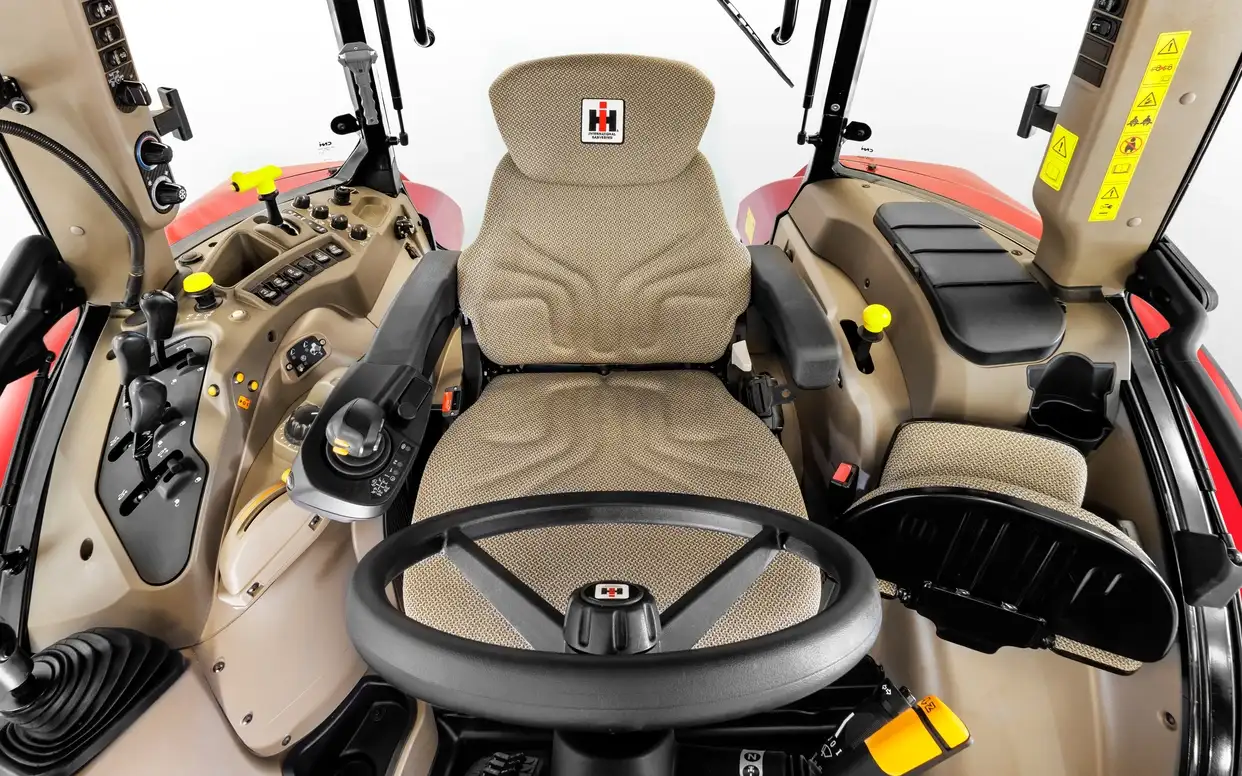 Case IH Farmall Large Utility M operator environment