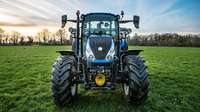 Fresh styling outside, new features within: the next generation New Holland T5 Dual Command tractor