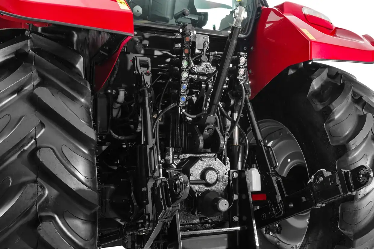 Case IH Farmall Large Utility M hydraulics and hitches