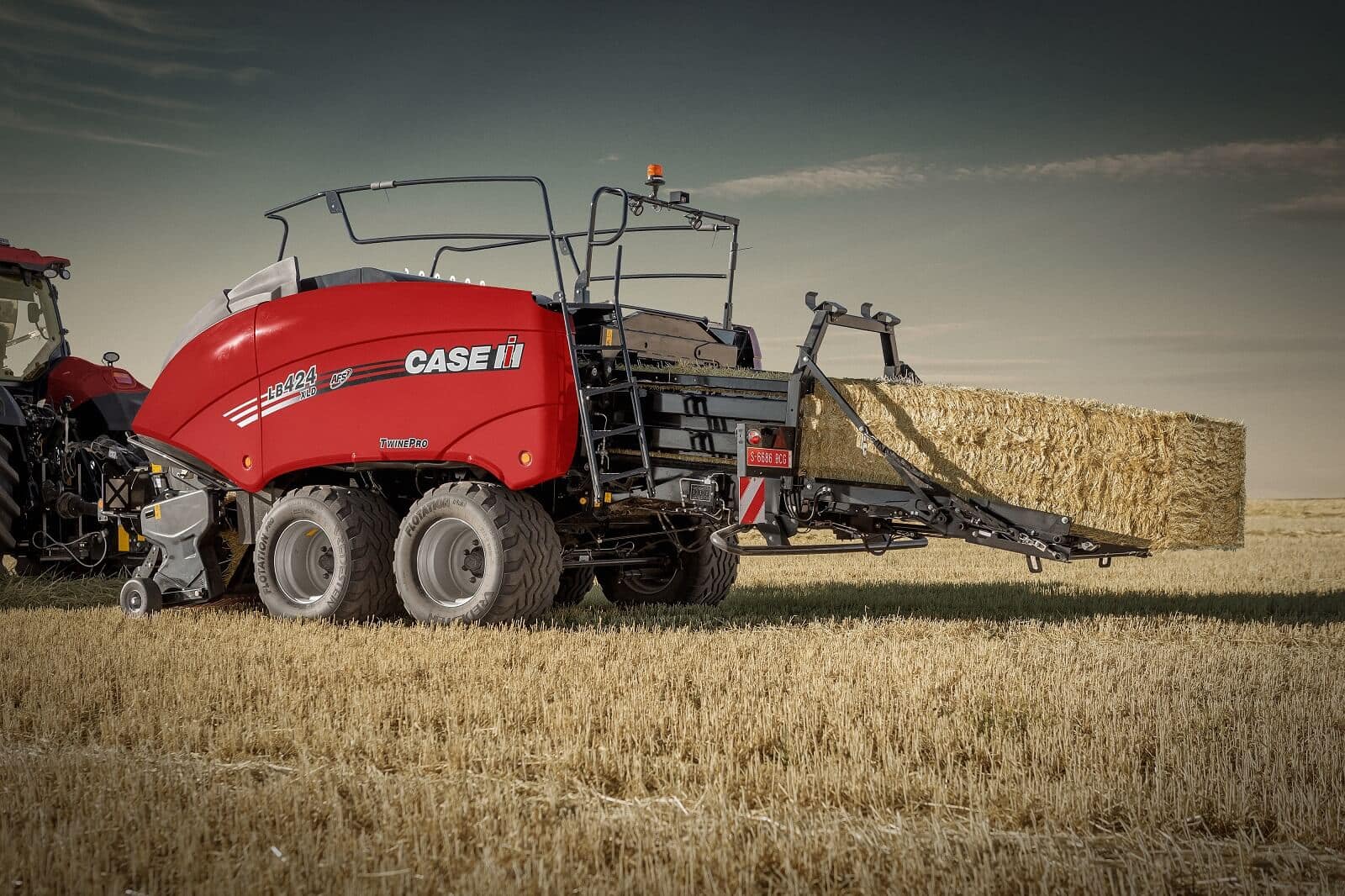 CASE IH_LB_424XLD_EXTRA DENSE BALES_resize